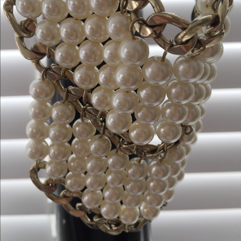 Gold and faux pearl necklace